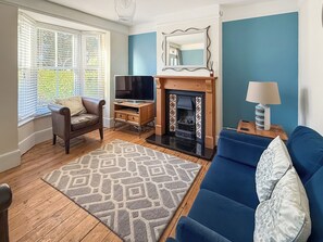 Fireplace - 2 bedroom accommodation in Canterbury (Canterbury)