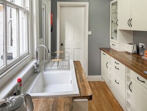 Dishwasher - 2 bedroom accommodation in Canterbury (Canterbury)
