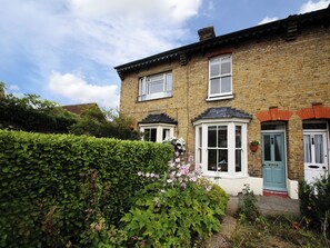 Exterior - 2 bedroom accommodation in Canterbury (Canterbury)