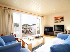 Living area - Ruddy Duck Lake House (Cotswold Lakes)