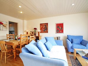 Living area - Ruddy Duck Lake House (Cotswold Lakes)