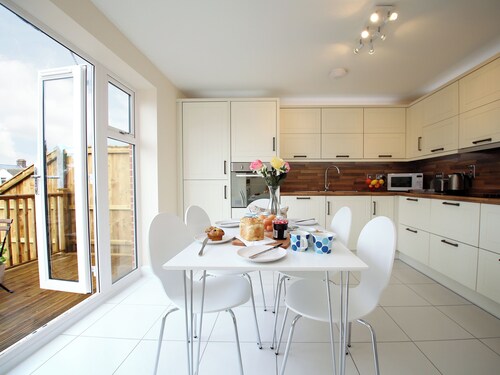 3 bedroom accommodation in Felixstowe