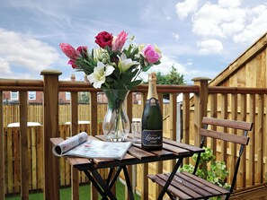 Outdoor dining - 3 bedroom accommodation in Felixstowe (Felixstowe)