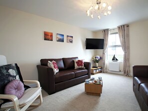 TV - 3 bedroom accommodation in Felixstowe (Felixstowe)