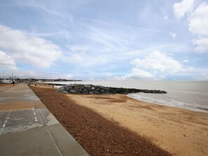 Beach - 3 bedroom accommodation in Felixstowe (Felixstowe)
