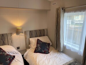2 bedrooms, free WiFi - Sunflower Retreat - UK3356 (Swarland, near Morpeth)