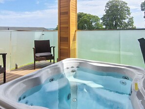 Outdoor spa tub - 1 bedroom accommodation in Clitheroe (Clitheroe)
