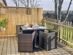 Outdoor dining - 2 bedroom accommodation in Uckfield (Uckfield)