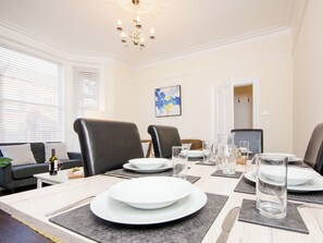 Dining - The Townhouse - UK37120 (Scarborough)