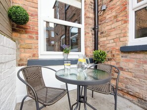 Outdoor dining - The Townhouse - UK37120 (Scarborough)