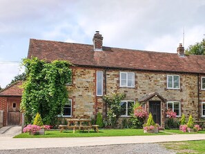 Exterior - 4 bedroom accommodation in Uckfield (Uckfield)