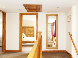 4 bedrooms, free WiFi - 4 bedroom accommodation in Uckfield (Uckfield)