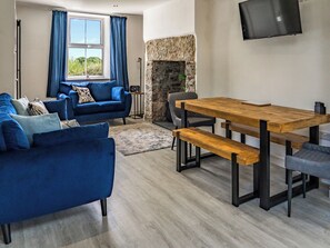 TV - 3 bedroom accommodation in Beaumaris (Beaumaris)
