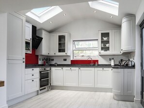 Dishwasher, high chair - 3 bedroom accommodation in Beaumaris (Beaumaris)