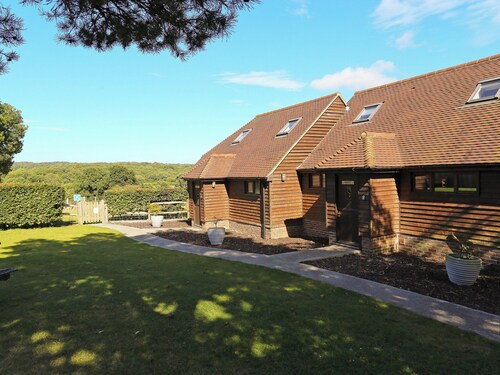 2 bedroom accommodation in Uckfield