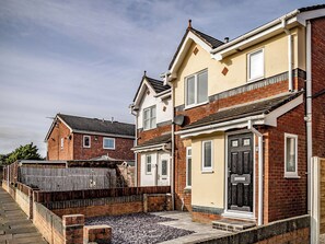 Exterior - 3 bedroom accommodation in Barrow in Furness (Barrow in Furness)