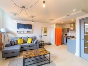 TV - Apartment 12-UK42637 (Preston)