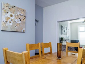 Dining - 3 bedroom accommodation in Barrow-in-Furness (Barrow-in-Furness)