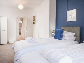 5 bedrooms, free WiFi - Newport House Crindau Road Upper (Newport)