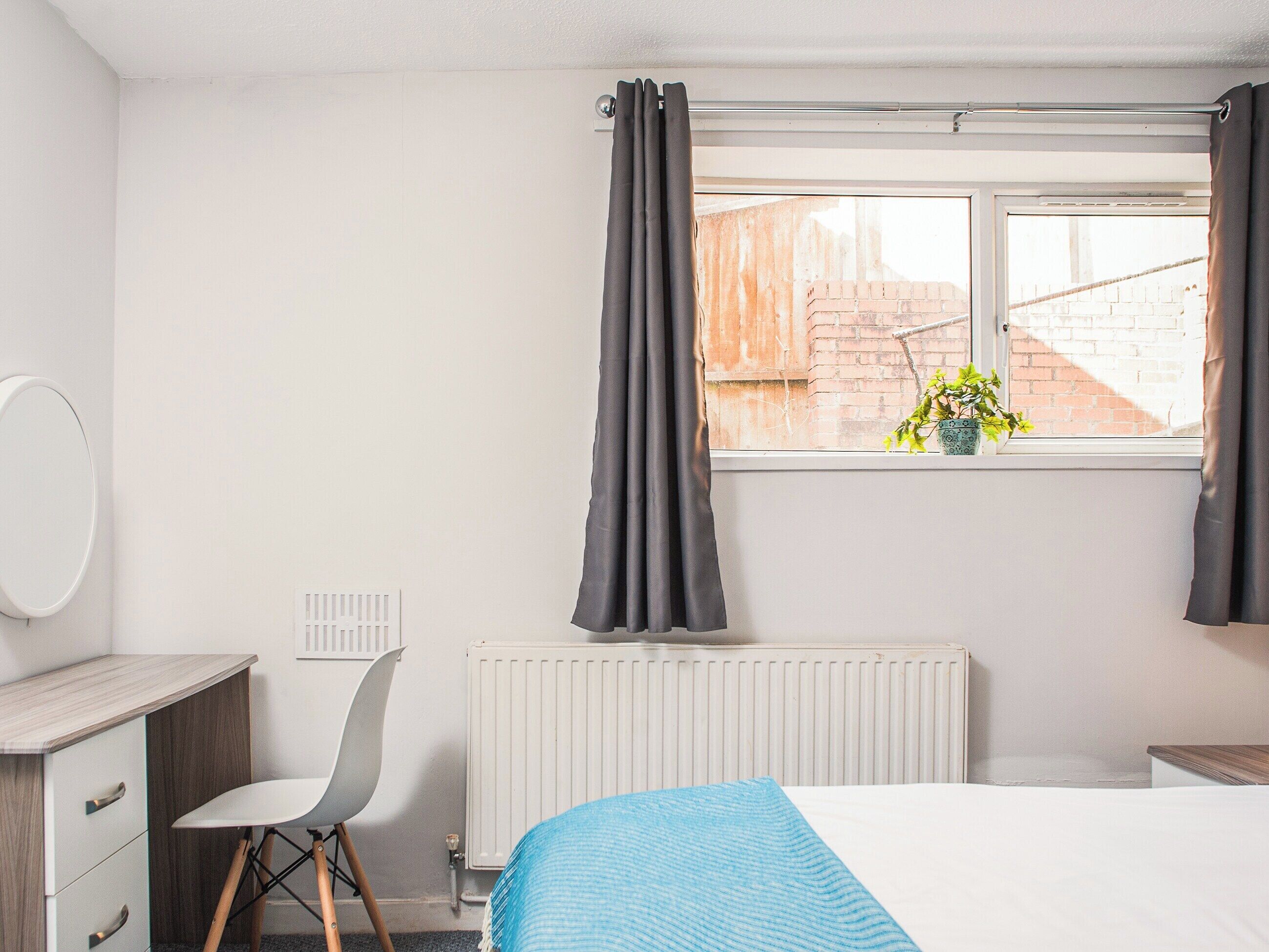 Double bedroom | Newport House Lower - My City, Newport