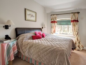 2 bedrooms, free WiFi - 2 bedroom accommodation in Near Cheltenham (Near Cheltenham)