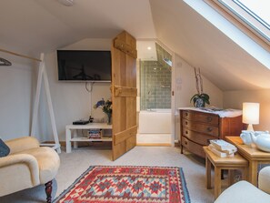 TV - 1 bedroom accommodation in Biddenden, near Ashford (Biddenden, near Ashford)