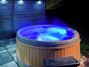 Outdoor spa tub - Aspen Lodge - UK51190 (Morpeth)