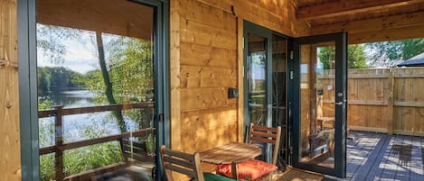 تناول الطعام بالخارج