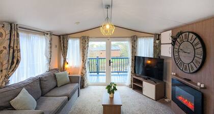 Riverside Retreat - UK51191