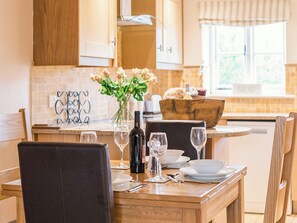 Dining - Great for families or friends looking looking for a spacious cottage. (Near Chipping Camden)