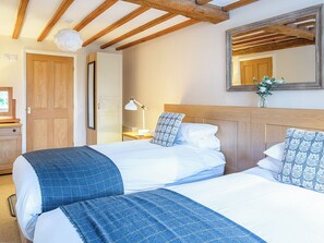 2 bedrooms, free WiFi - Great for families or friends looking looking for a spacious cottage. (Near Chipping Camden)