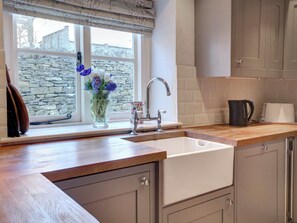 Interior - 2 bedroom accommodation in Near Cheltenham (Near Cheltenham)