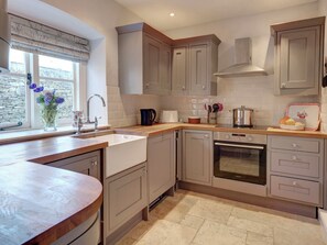 Dishwasher - 2 bedroom accommodation in Near Cheltenham (Near Cheltenham)