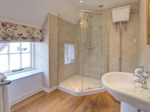 Bathroom - 1 bedroom accommodation in Chipping Campden (Chipping Campden)