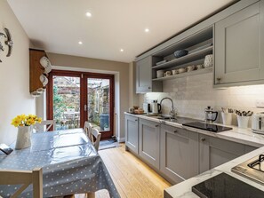 Dishwasher, high chair - A delightful Georgian property resting on one of Alnwick’s oldest streets. (Alnwick)
