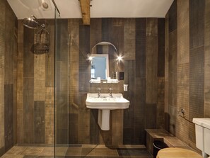 Towels - The ultimate chic space for those seeking a stylish getaway. (Chipping Campden)