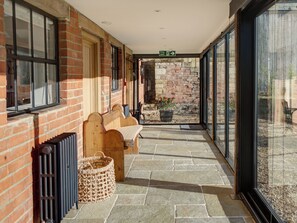 Terrace/patio - The ultimate chic space for those seeking a stylish getaway. (Chipping Campden)