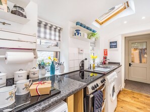 Dishwasher, high chair - A pretty and charming cottage on the doorstep of Alnwick Castle. (Alnwick)