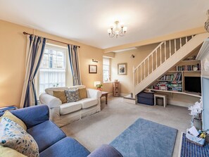 TV - 2 bedroom accommodation in Alnwick (Alnwick)