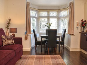 TV - 1 bedroom accommodation in Southbourne, near Bournemouth (Southbourne, near Bournemouth)