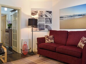 TV - 1 bedroom accommodation in Southbourne, near Bournemouth (Southbourne, near Bournemouth)