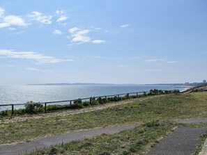 A coastal path with a fence, grassy areas, and a clear view of the sea. - 1 bedroom accommodation in Southbourne, near Bournemouth (Southbourne, near Bournemouth)