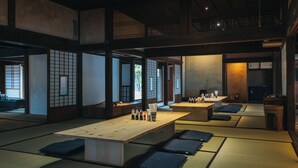 A traditional Japanese room with tatami flooring, low tables, and sliding doors. - HOTEL RACCAN (Shibushi)