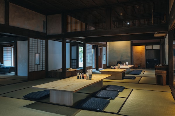 A traditional Japanese room with tatami flooring, low tables, and sliding doors. - HOTEL RACCAN (Shibushi)