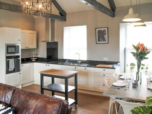 Dining - 2 bedroom accommodation in Berwick-Upon-Tweed (Berwick-Upon-Tweed)