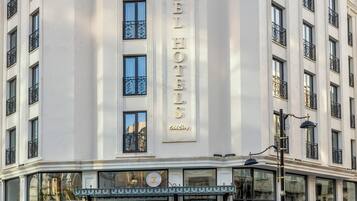 A hotel with a prominent sign reading 'ZELL HOTEL Old City.'