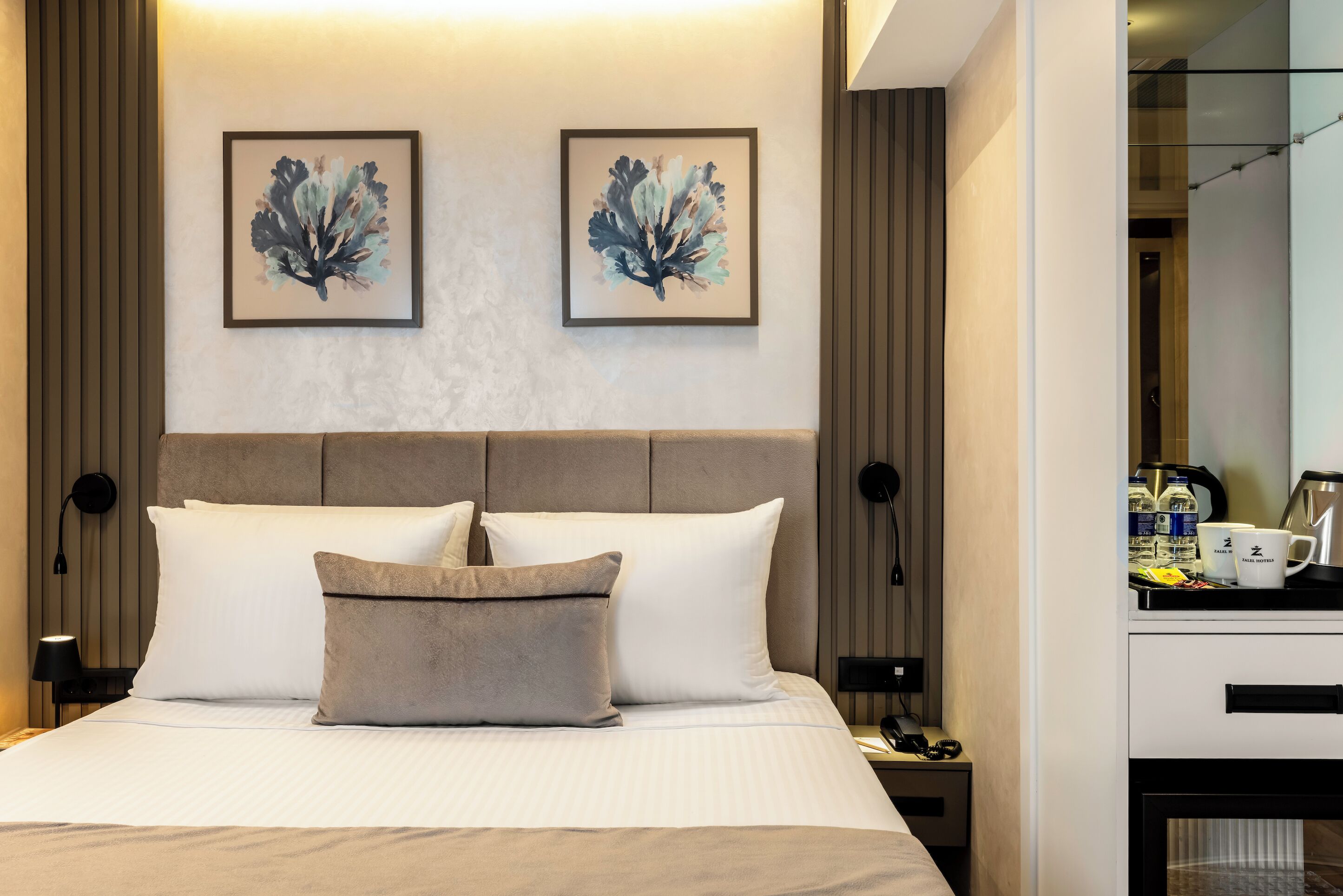 ห้องดีลักซ์ดับเบิล, วิวเมือง | ตู้นิรภัยในห้องพัก, โต๊ะทำงาน, ห้องเก็บเสียง, Wi-Fi ฟรี