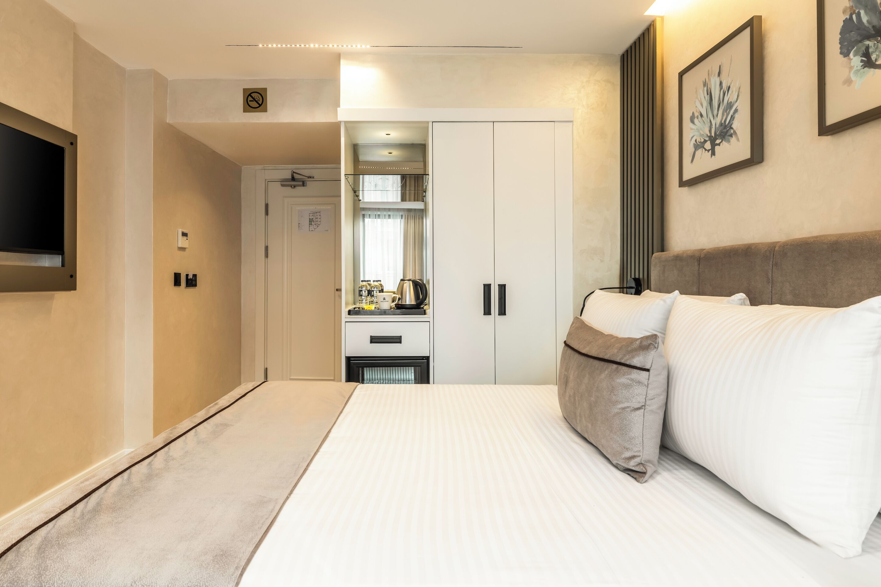 ห้องสแตนดาร์ดดับเบิล, วิวเมือง | ตู้นิรภัยในห้องพัก, โต๊ะทำงาน, ห้องเก็บเสียง, Wi-Fi ฟรี