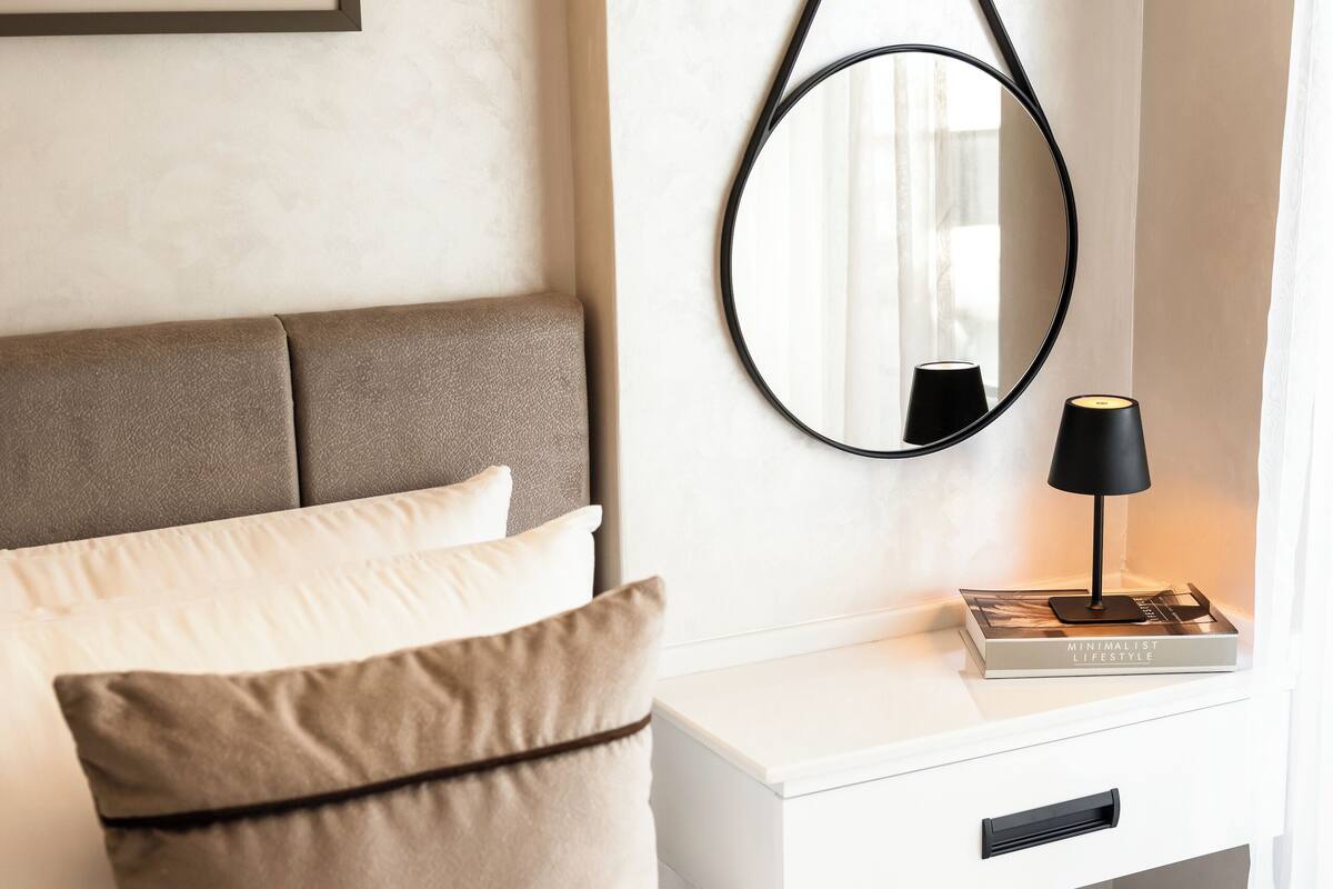 Tomannsrom – standard, byutsikt | Safe på rommet, skrivebord, lydisolert og wi-fi (inkludert)