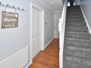 Interior - 4 bedroom accommodation in Blythe Bridge (Blythe Bridge)